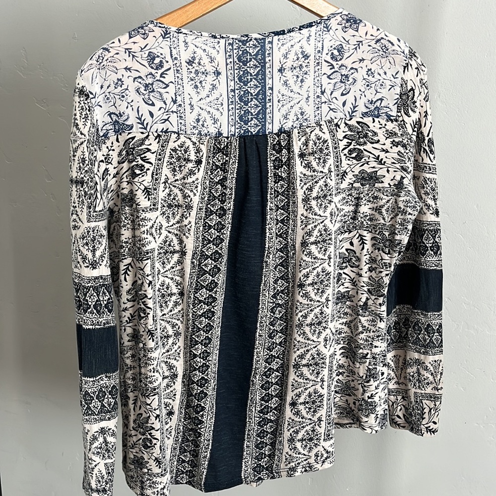 Akemi + Kin Anthropologie Top! - Picture 4 of 4